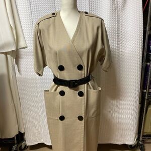 Vintage Leslie Fay 80-90’s light beige cotton linen sheath belted dress. Size 14